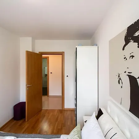Apartment Purple - Cozy In Area Novi Sad