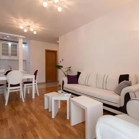 Apartment Purple - Cozy In Area