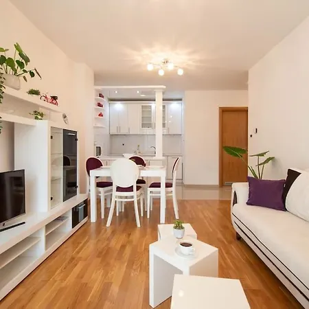 Apartment Purple - Cozy In Area
