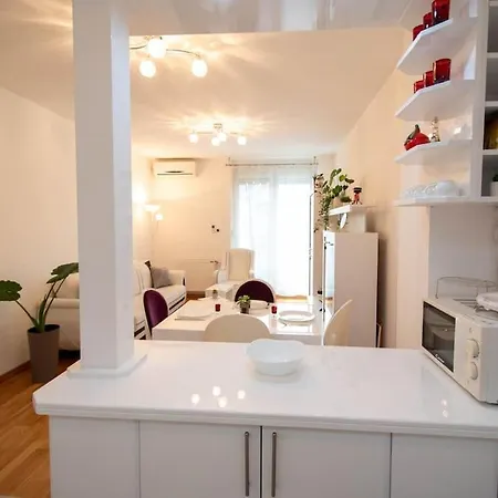 Apartment Purple - Cozy In Area Novi Sad