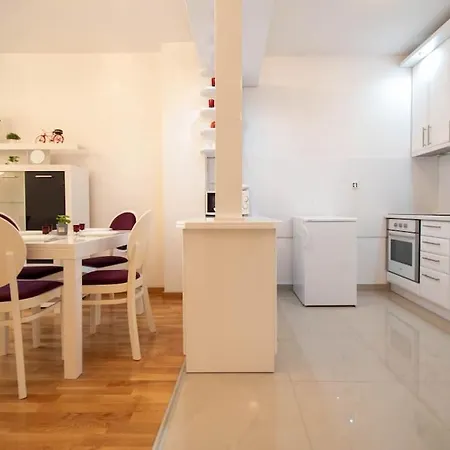 Apartment Purple - Cozy In Area Novi Sad